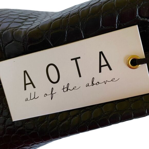 NWT AOTA Elena Crossbody Bucket Bag Black Vegan Leather Mock Croc Texture - Picture 14 of 16